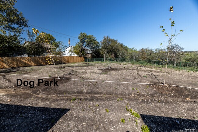 Building Photo - 10351 Lynwood Crk