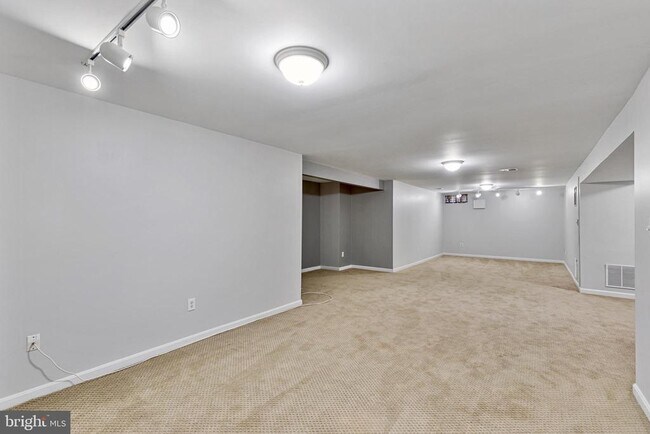 Building Photo - 44141 Merrywood Ct