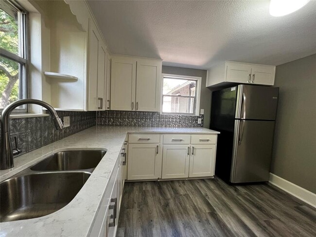 Building Photo - 810 Cecelia St