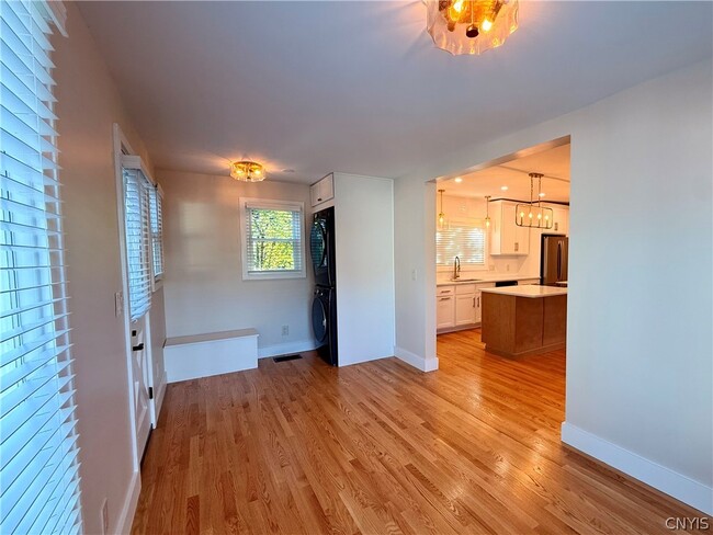 Building Photo - 11 Sanger Ave