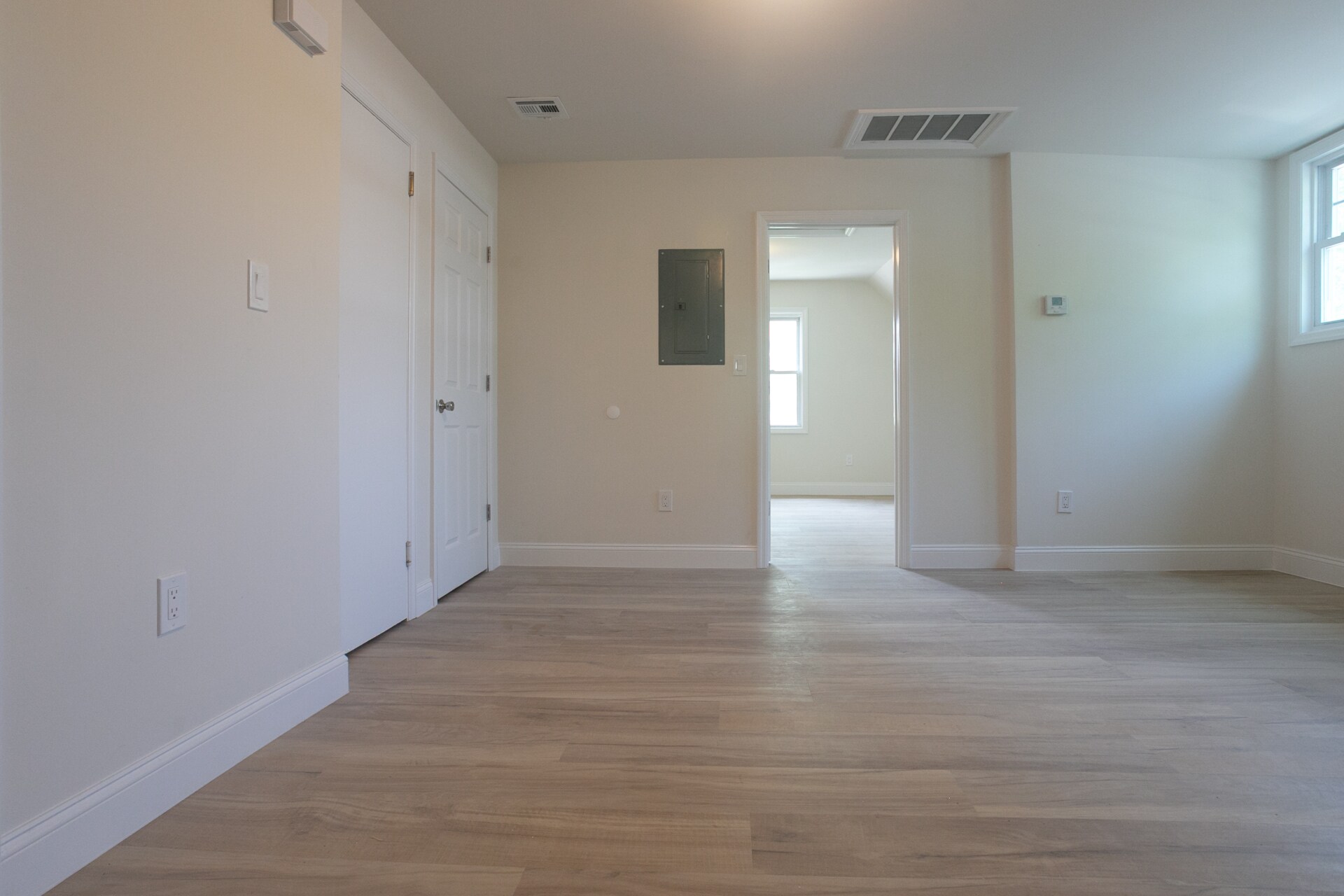 Building Photo - 219 6th Ave W