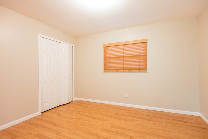 Building Photo - 923 SE 19th St