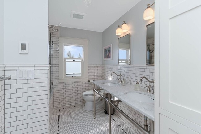 Building Photo - 5Bd/3.5Ba Seattle House