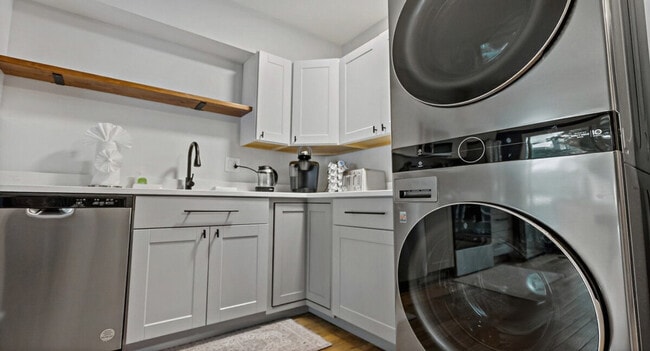 Building Photo - 3590 Water St NW