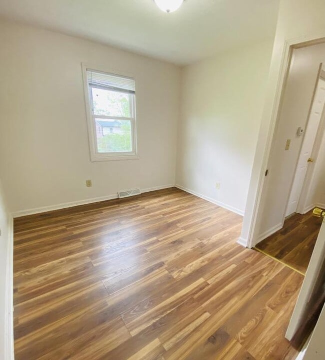 Building Photo - 978 Villa Dr