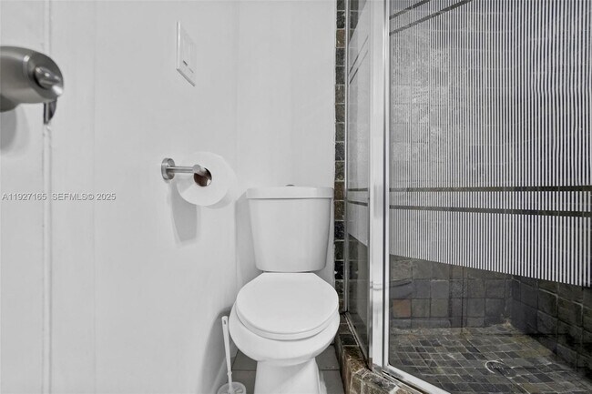 Building Photo - 3545 NE 167th St