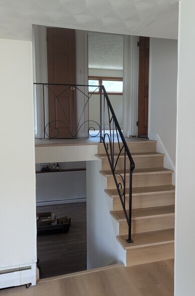 Building Photo - 25 Gilway St