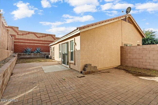 Building Photo - 3305 N Everest