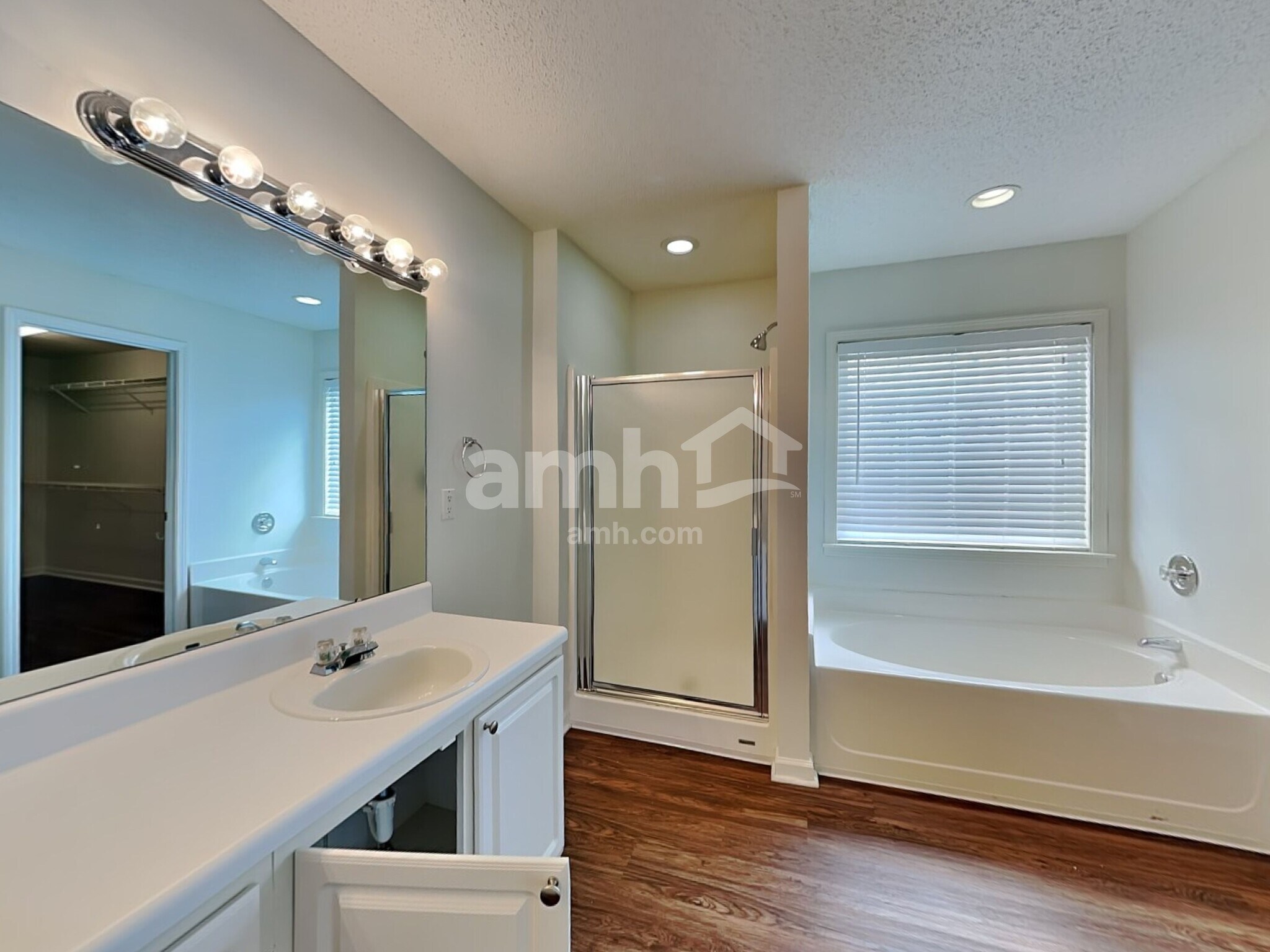 Building Photo - 105 Bay Hill Dr