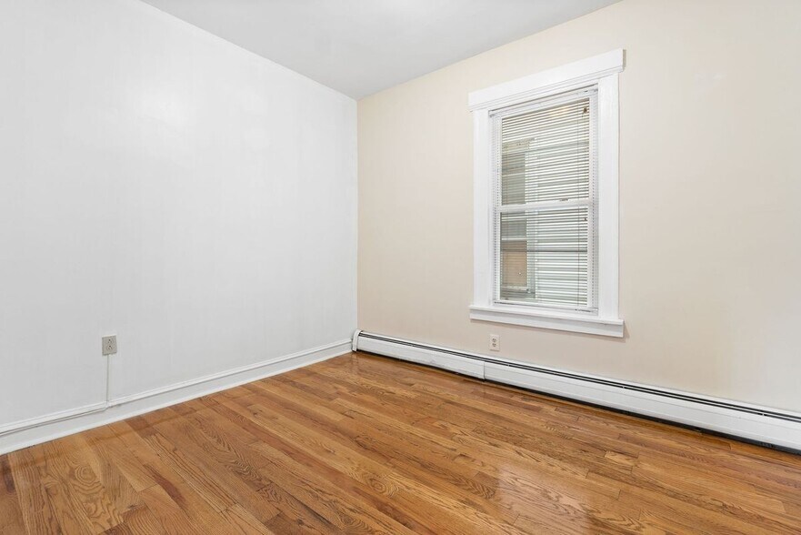 Building Photo - 156 Shepard Ave