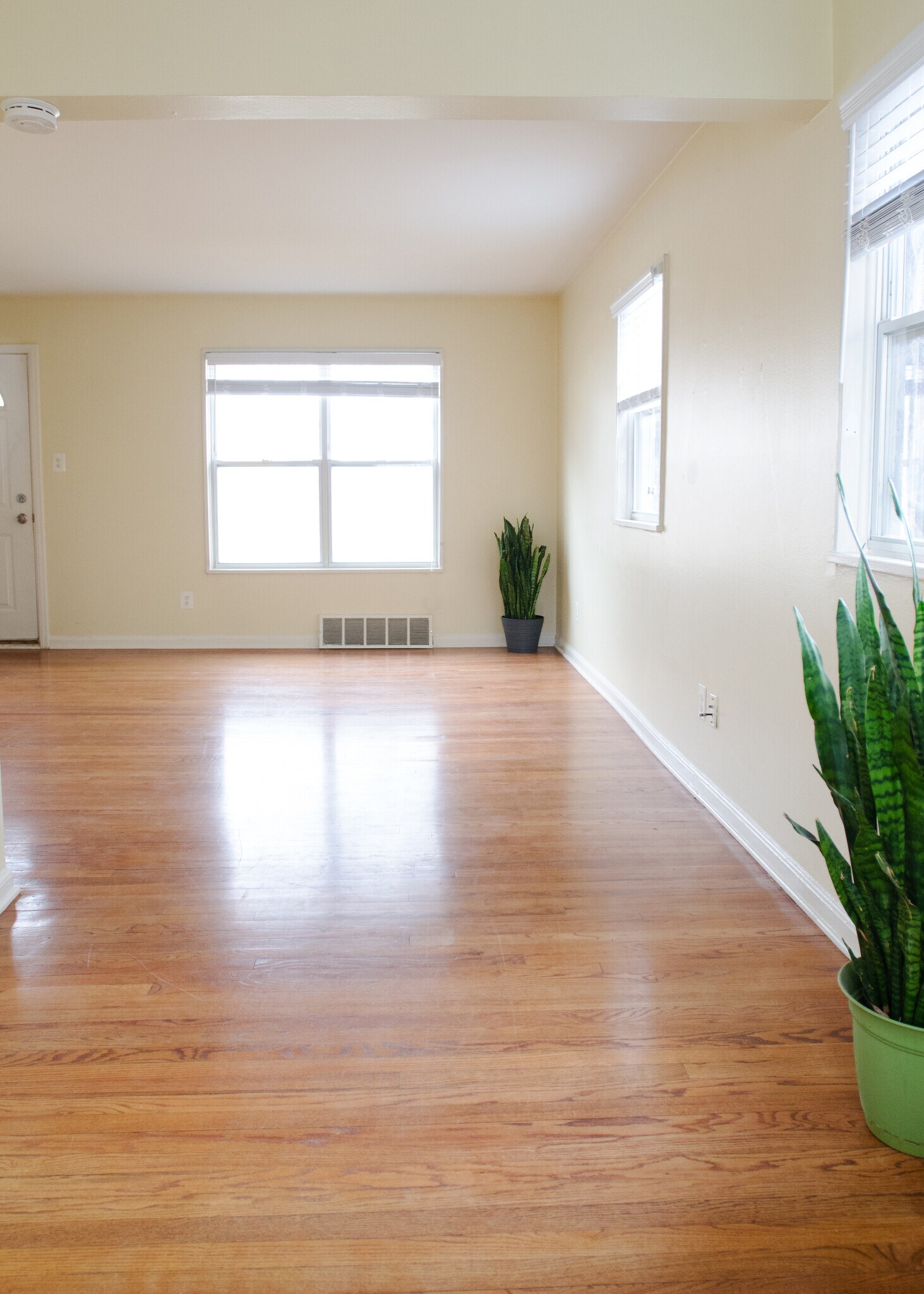 Living Room - 3332 Coolidge Hwy