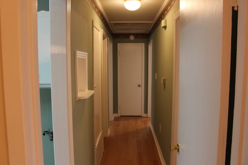 Building Photo - 204 Meadow Ln