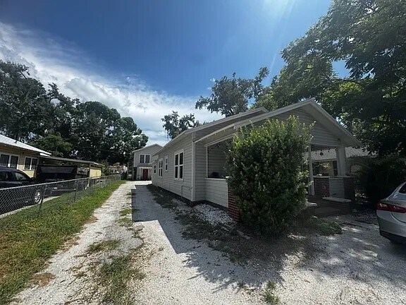 Building Photo - 1718 4th Ave E
