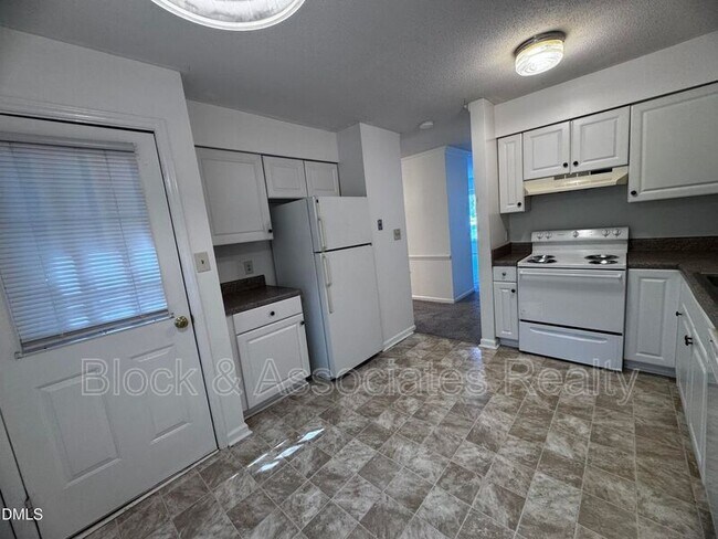 Building Photo - 4110 Kaplan Dr