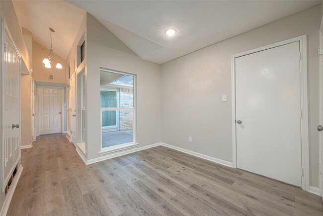 Building Photo - 15638 Schumann Ln