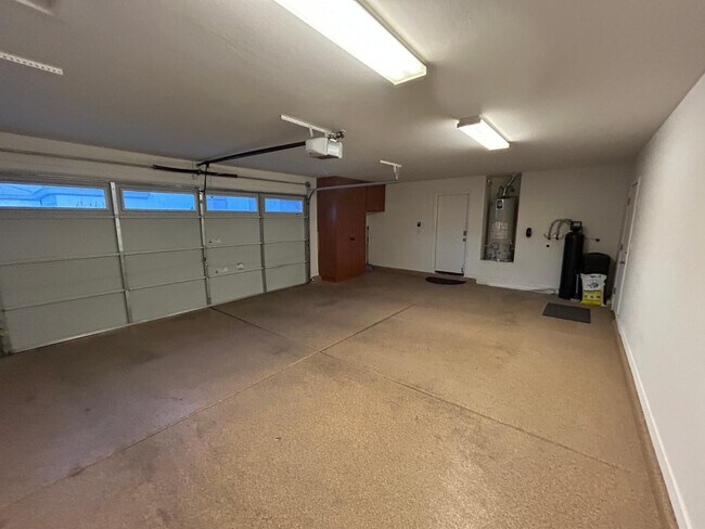 Building Photo - 5411 W Rowel Rd
