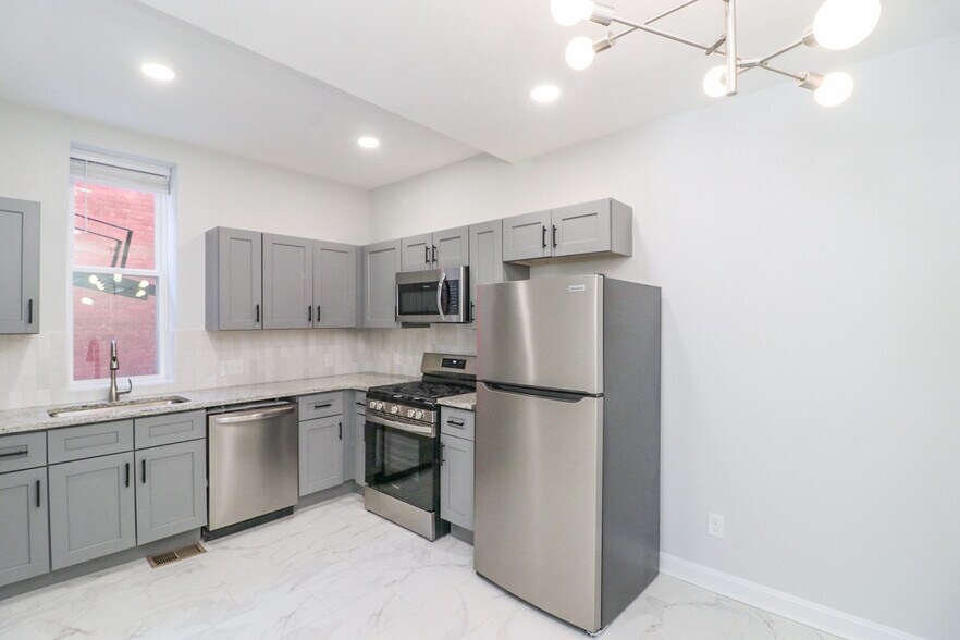 Building Photo - 2228 Kemper Ln