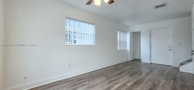 Building Photo - 5960 NE 5th Ct