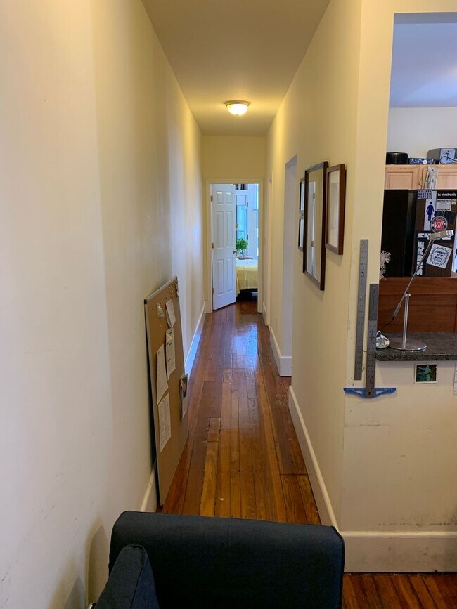 Building Photo - Amazing 1BR/1BA Apartment in University Ci...
