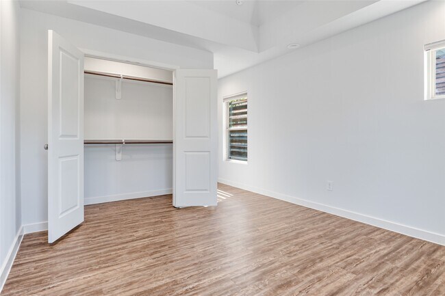 Building Photo - 3426 Tuam St