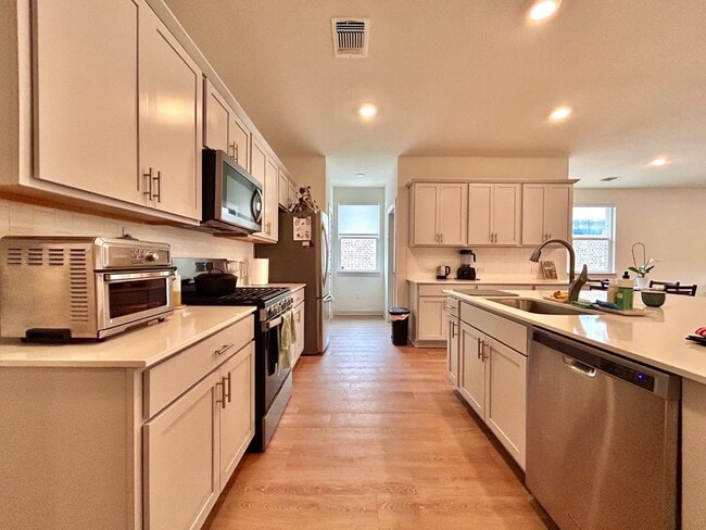 Building Photo - Light-Filled 4 Bedroom, 2 Bath Home with Deck & Fenced Backyard