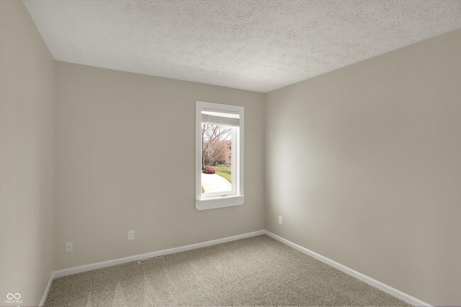 Building Photo - 3037 Golfview Dr