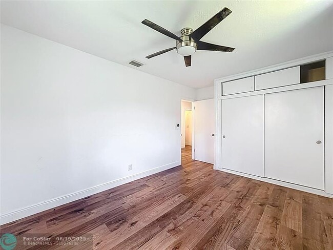 Building Photo - 50 NE 56th Ct