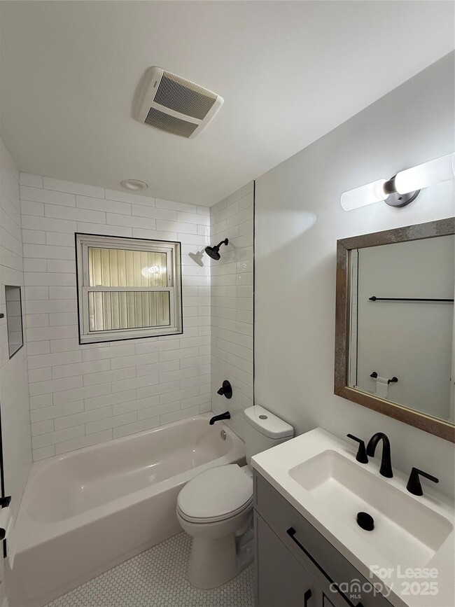 Building Photo - 1508 Woodhill Ln