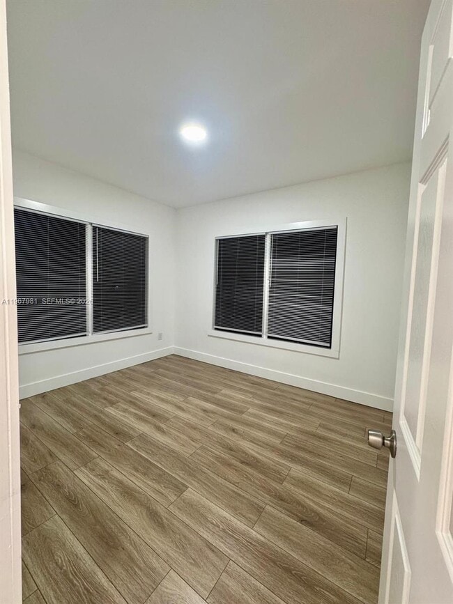 Building Photo - 842 Himmarshee St