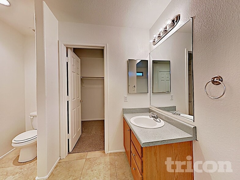 Building Photo - 25685 W Pleasant Ln