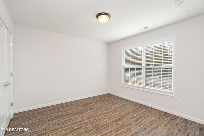 Building Photo - 7351 Green Estates Way