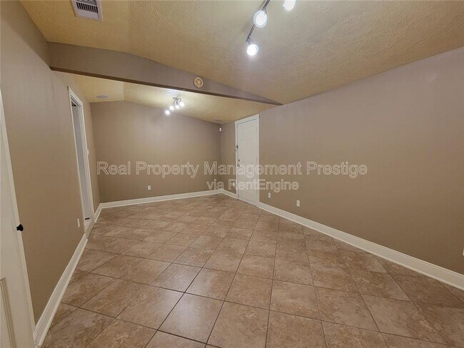 Building Photo - 2419 Stonecrest Dr