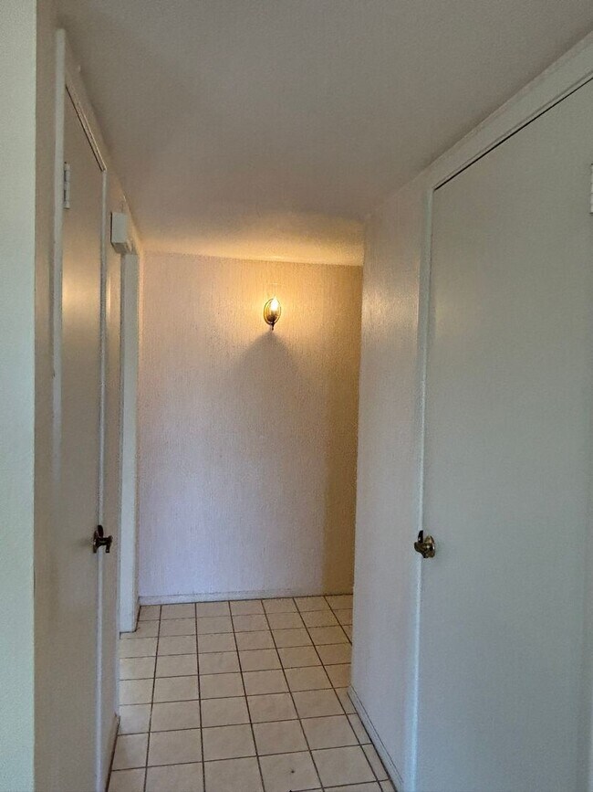 Building Photo - Spacious 3 bedroom Long Term Unfurnished home in Leisure World a 45+ Active Adult Resort Community