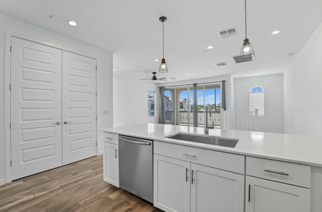 Building Photo - *Like Brand New Luxurious Modern 3 Bedroom 2 Bath Townhome in Warner Meadows!**