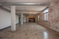 Building Photo - 190 Christopher Columbus Dr