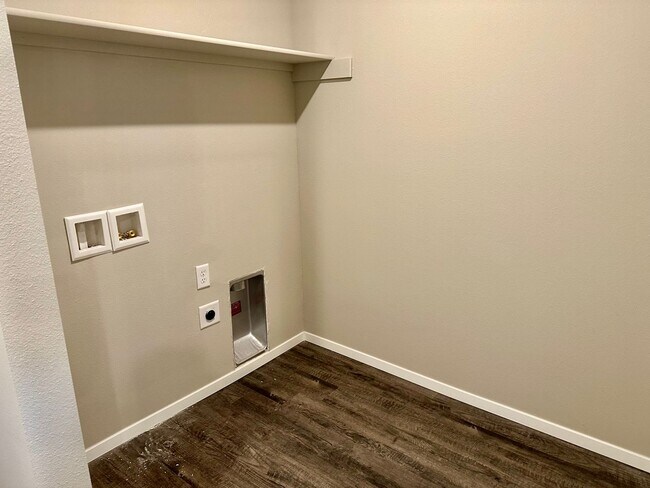 Building Photo - 4 bedroom 2 bath 2 car garage - Bixby Schools