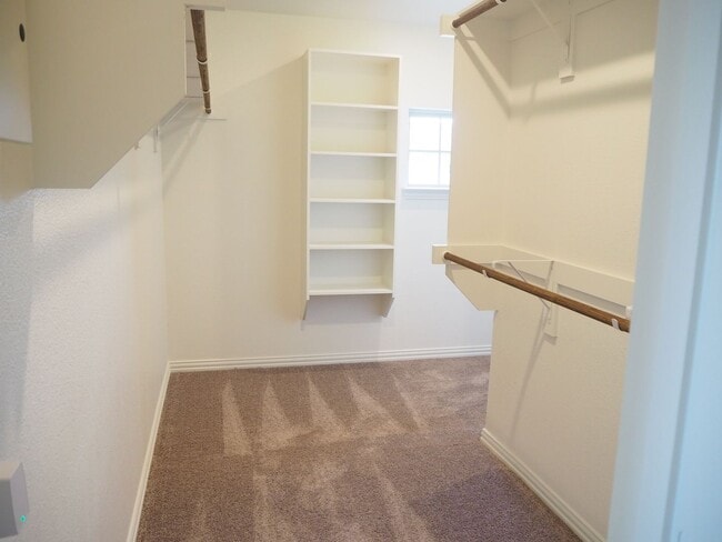 Building Photo - Like NEW 3 Bed - 3 Bath Townhome in Denton