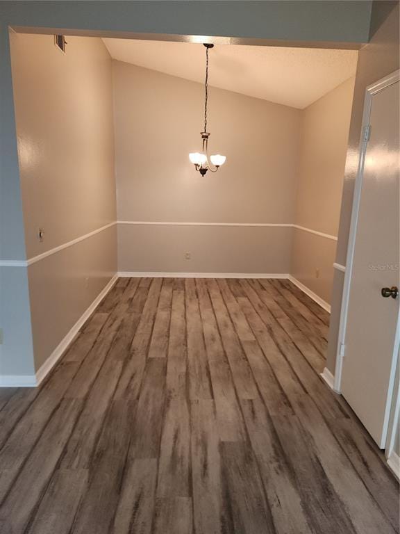 Building Photo - 906 Robinhood Ct