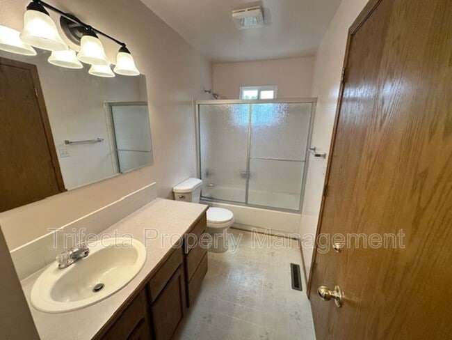 Building Photo - 807 Ptarmigan Pl