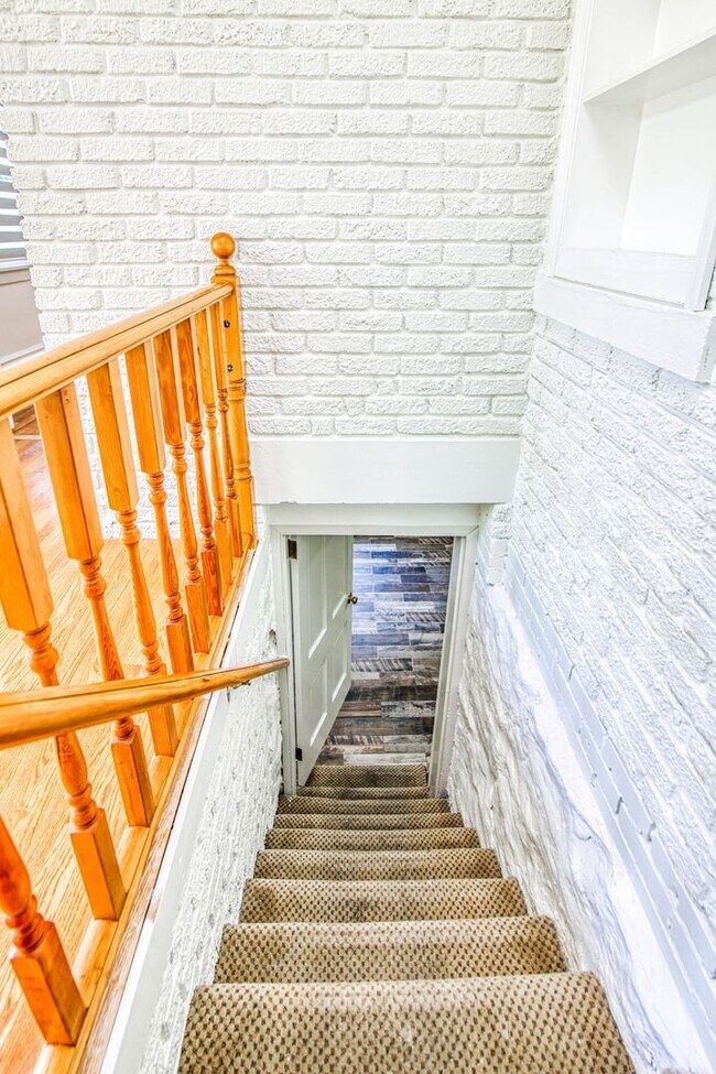 Building Photo - Manhattan Heights Historic District Gorgeo...