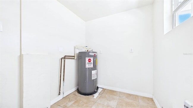 Building Photo - 4418 W Fairview Heights