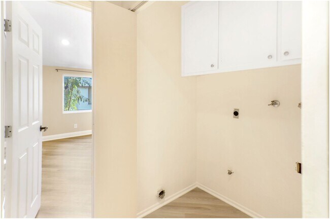 Building Photo - 2 Bedroom Condo - Laguna Hills!