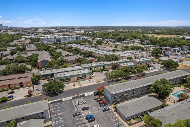 Building Photo - 2600 Penny Ln