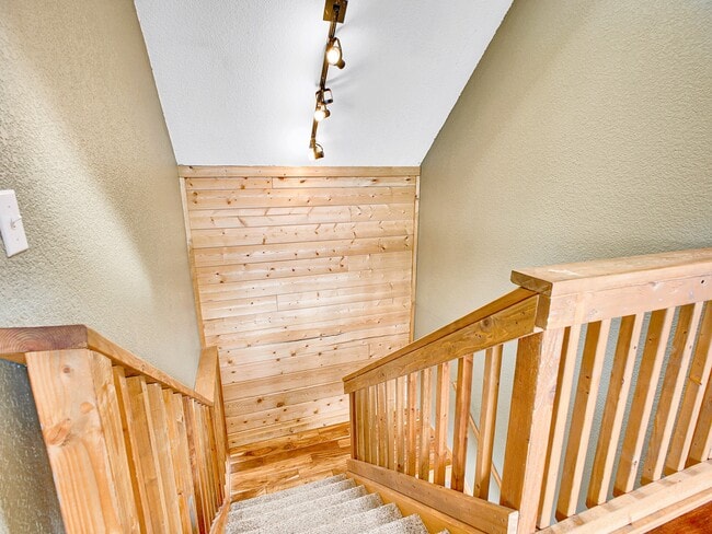 Building Photo - 785 Warren Gulch Rd