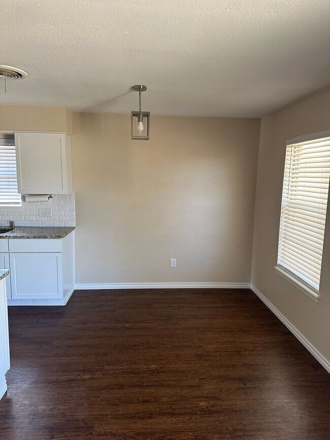 Building Photo - 5256 Benbrook St