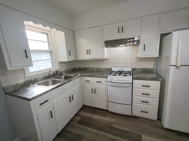 Building Photo - 1509 W Waldo Ave