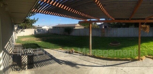 Building Photo - 912 E Eastlake Dr