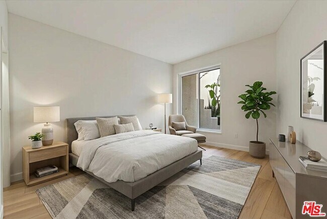 Building Photo - 620 S Gramercy Pl