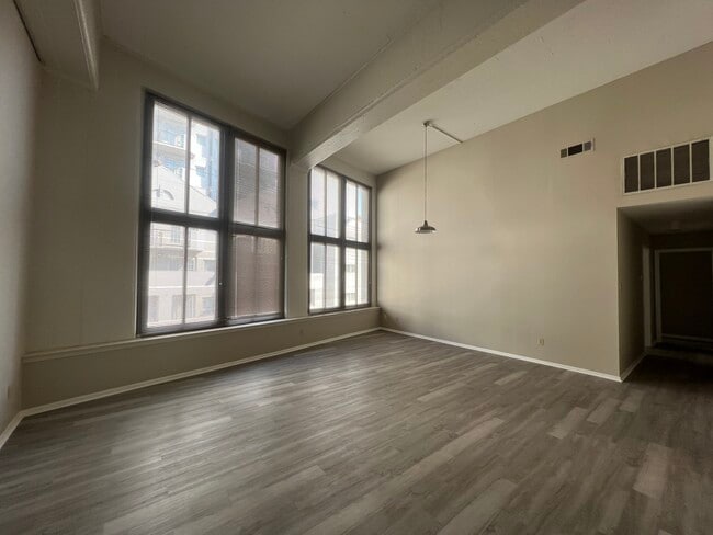 LIVING ROOM - 333 Julia St