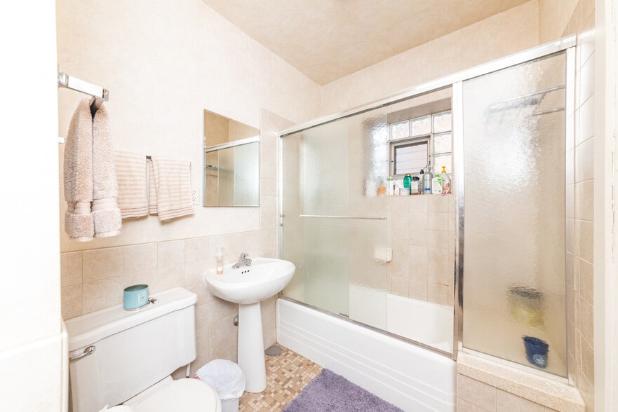 Building Photo - 3413 N Elaine Pl